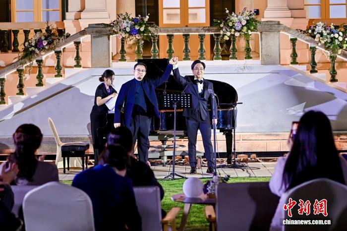 廖昌永“回”鼓浪屿放声歌唱 百年建筑间余音绕梁