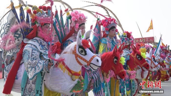 安徽昝村小马灯“娃娃队”闹新春