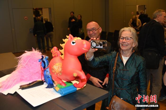 柏林中国文化中心举办文化沙龙“马年说马知民俗”