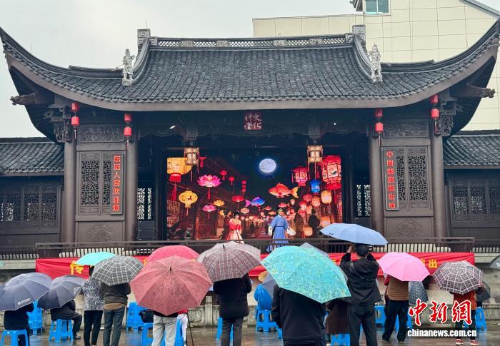 访越剧诞生地东王村：村民当主角 越音传四海